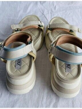 ZARA WOMEN'S 9/40 CONTRAST COLOR‎ LOW HEEL SANDALS OFF WHITE  EUC